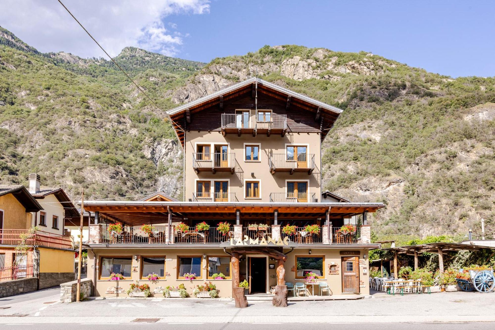 Hotel&Restaurant Armanac De Toubie Arnad ภายนอก รูปภาพ
