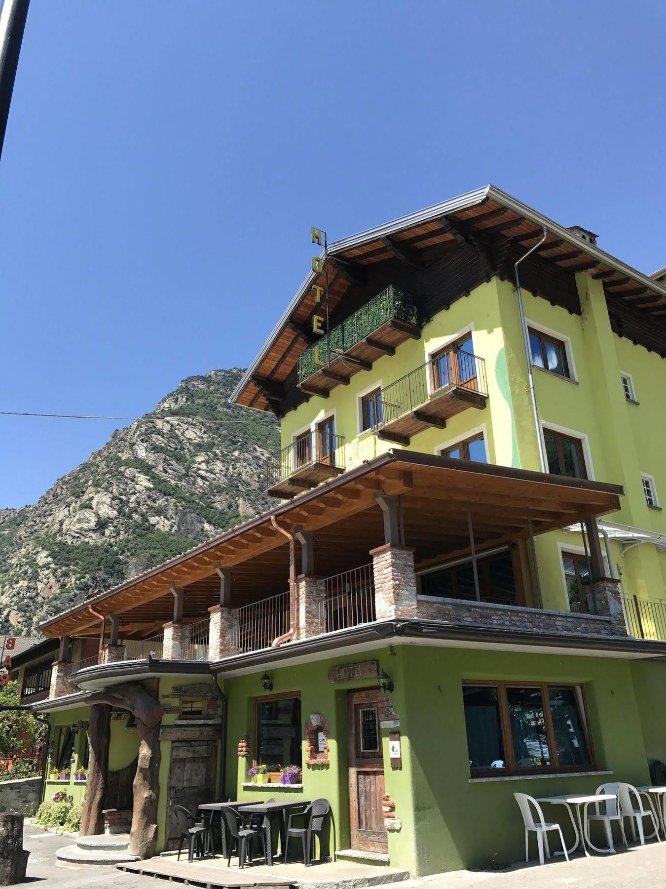 Hotel&Restaurant Armanac De Toubie Arnad ภายนอก รูปภาพ